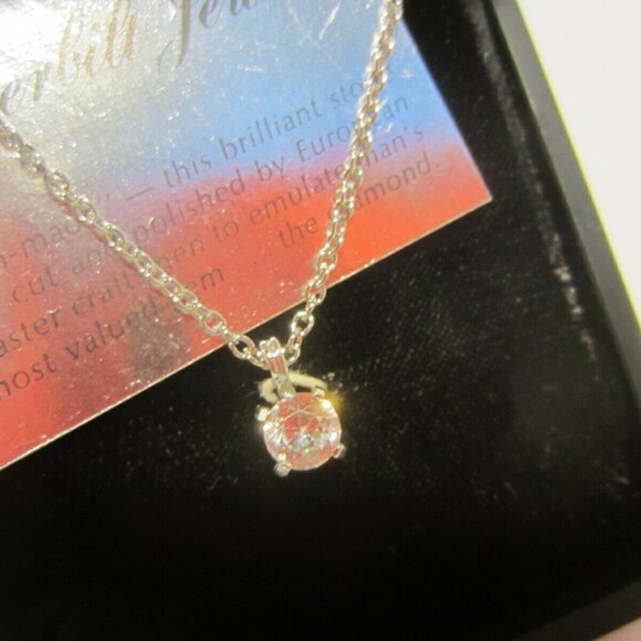 VANDERBILT JEWEL faux diamond solitaire necklace VINTAGE Orig Box - Picture 1 of 3